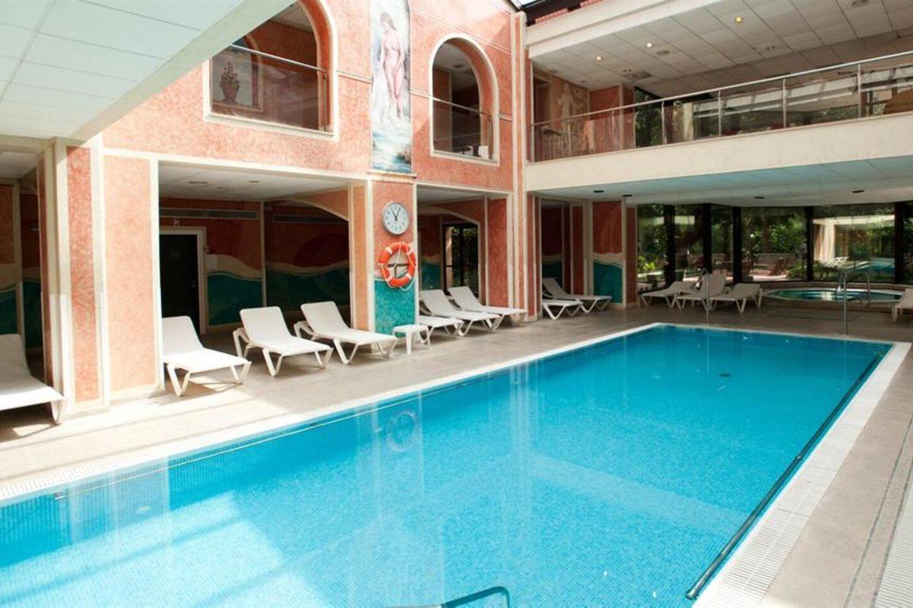 Termes Montbrio Hotel & Spa Montbrió del Camp Exterior foto